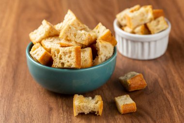 Masada leziz çıtır çıtırlar var..