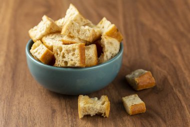 Masada leziz çıtır çıtırlar var..