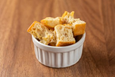 Masada leziz çıtır çıtırlar var..