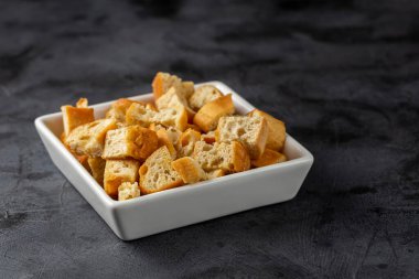 Masada leziz çıtır çıtırlar var..