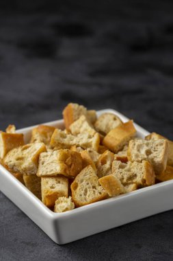 Masada leziz çıtır çıtırlar var..