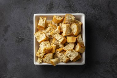 Masada leziz çıtır çıtırlar var..