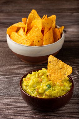 Masada guacamole soslu nacho..