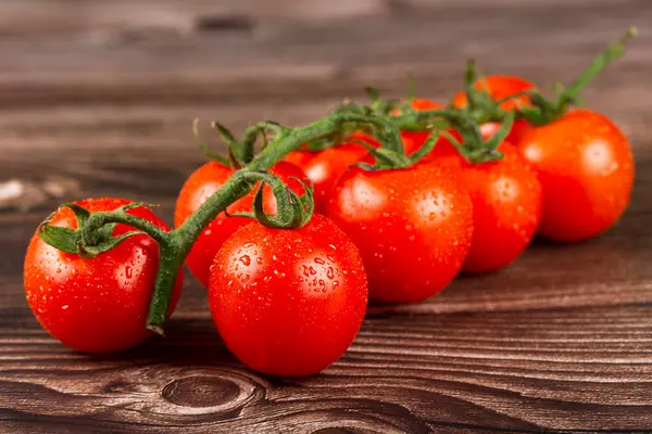 Rijpe Tomaten Houten Tafel — Stockfoto