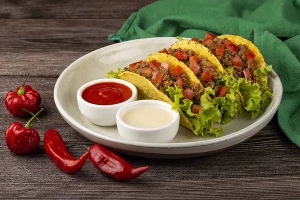 Mexická Tacos Salátem Hovězím Masem Rajčaty — Stock fotografie