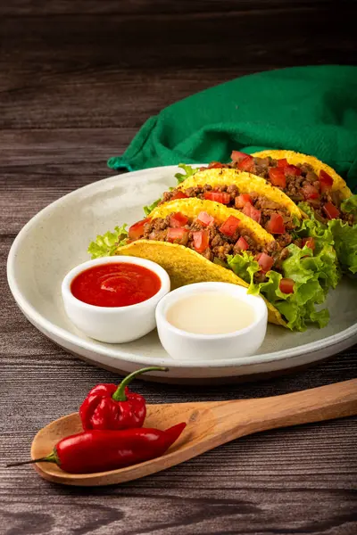 Marul Biftek Domatesli Meksika Tacoları — Stok fotoğraf