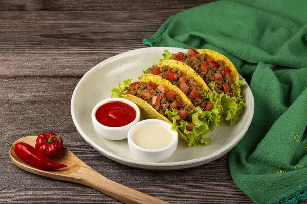 Mexická Tacos Salátem Hovězím Masem Rajčaty — Stock fotografie