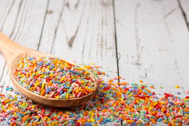 Şekerleme. Pasta dekorasyonu için renkli şekerlemeler.