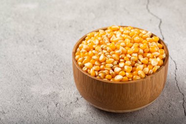 Kurutulmuş mısır. Patlamış mısır için çiğ mısır..