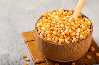 Kurutulmuş mısır. Patlamış mısır için çiğ mısır..