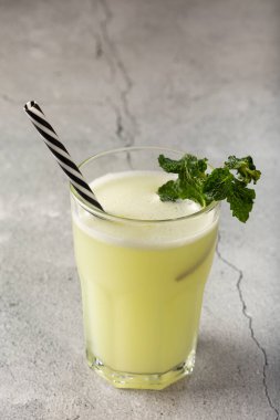 Nane şekerli limonata. Limonata, yaz içkisi..