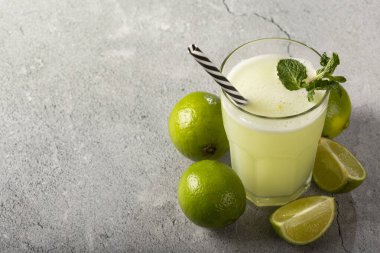 Nane şekerli limonata. Limonata, yaz içkisi..