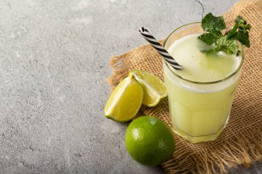 Nane şekerli limonata. Limonata, yaz içkisi..