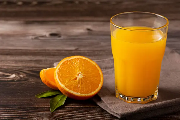 Стекло Апельсиновым Соком Столе — стоковое фото