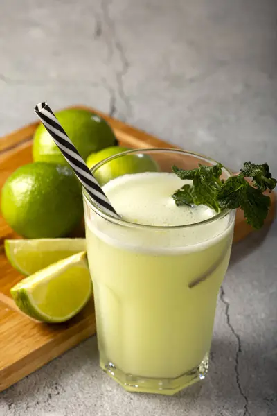 Limonada Refrescante Com Hortelã Limonada Bebida Verão — Fotografia de Stock