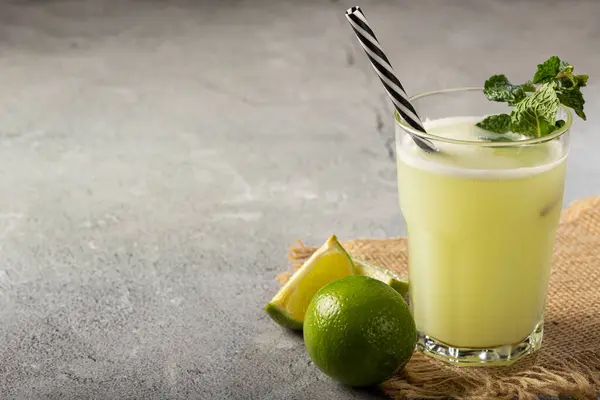 Refreshing Lemonade Mint Lemonade Summer Drink — Stock Photo, Image