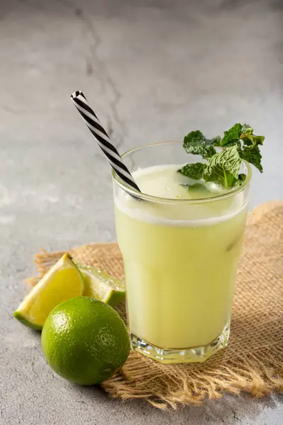 Nane Şekerli Limonata Limonata Yaz Içkisi — Stok fotoğraf