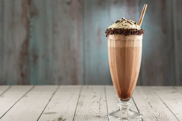 Choklad Milkshake Med Vispgrädde — Stockfoto