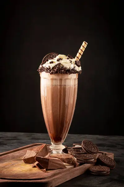 Milkshake Chocolate Com Pedaços Biscoitos Chocolate — Fotografia de Stock