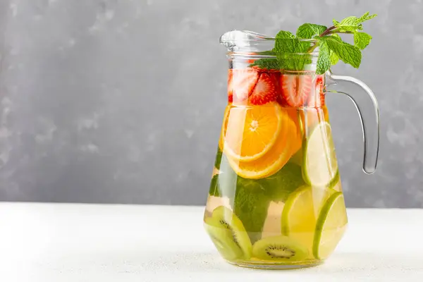 Agua Aromatizada Con Fruta Fresca Verano — Foto de Stock