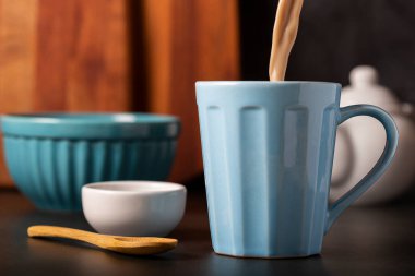 Sütlü bir fincan kahve..