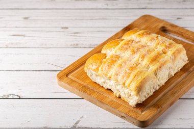 Kremalı ve hindistan cevizli tatlı ekmek..