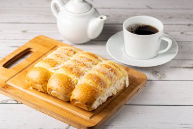 Kremalı ve hindistan cevizli tatlı ekmek..