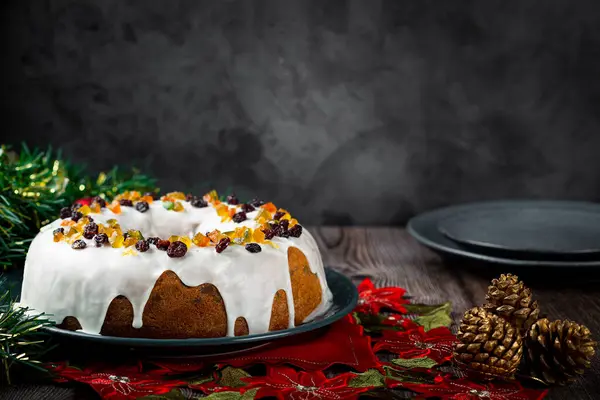 Ciasto Świąteczne Fontanną Kandyzowanymi Owocami — Zdjęcie stockowe