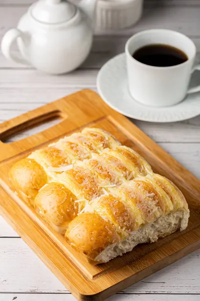 Süßes Brot Mit Sahne Und Kokosnuss — Stockfoto