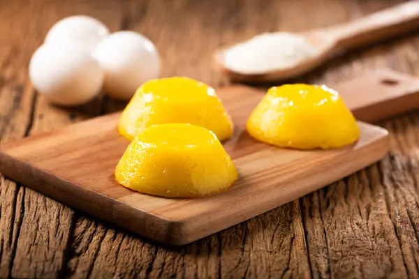 クインディム 伝統的なポルトガル産卵デザート — ストック写真
