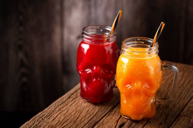 Cadılar Bayramı içkisi. Kabak içeceği ve kan kafatası bardağında içilecek..