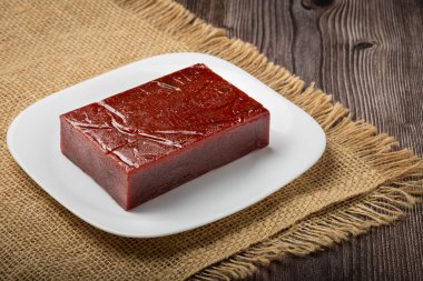 Guava ezmesi, tipik bir guava tatlısı. Ayrıca Goiabada olarak da bilinir..