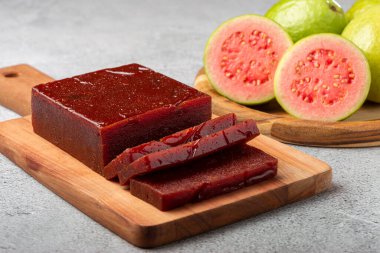 Guava ezmesi, tipik bir guava tatlısı. Ayrıca Goiabada olarak da bilinir..