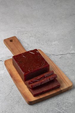 Guava ezmesi, tipik bir guava tatlısı. Ayrıca Goiabada olarak da bilinir..