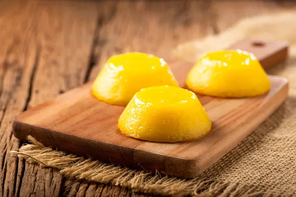昆汀汀传统的葡萄牙蛋类甜点 — 图库照片