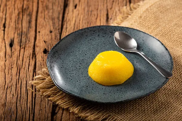 Quindim Geleneksel Portekiz Yumurta Bazlı Tatlı — Stok fotoğraf