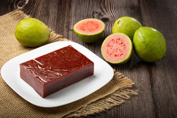 Guava Ezmesi Tipik Bir Guava Tatlısı Ayrıca Goiabada Olarak Bilinir — Stok fotoğraf