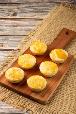 Empada ya da empadinhas, geleneksel Brezilya frago atıştırmalığı..