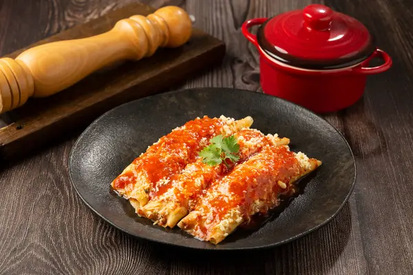 Pancakes Stuffed Minced Meat Topped Tomato Sauce Grated Cheese — Stock Photo, Image