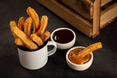 Sütlaçlı şekerli churros..
