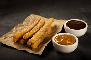 Sütlaçlı şekerli churros..