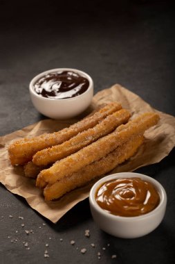 Sütlaçlı şekerli churros..
