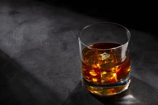 Glass Whiskey Ice Cubes — Stock Photo, Image