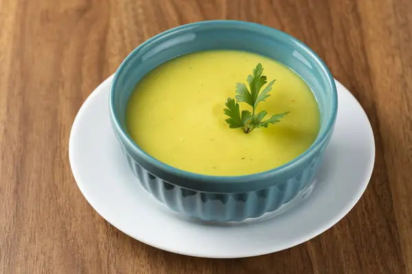 Cuenco Con Sopa Cebolla Mesa —  Fotos de Stock