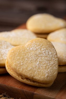 Guava ezmesiyle doldurulmuş lezzetli tereyağlı bisküviler..