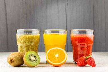 Meyve sularının çeşitliliği. Meyve suyu..