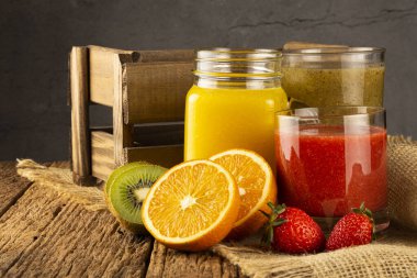 Meyve sularının çeşitliliği. Meyve suyu..