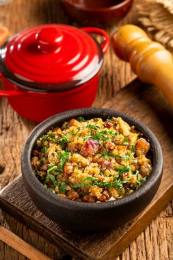 Feijao tropeiro, tipik Brezilya yemeği..