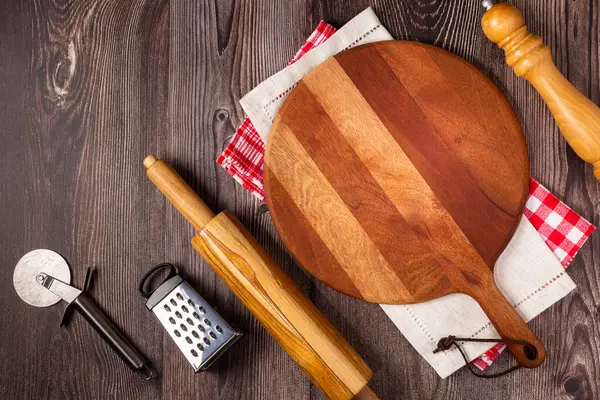 Empty Pizza Board Rustic Wooden Table Top View Image — Stock Photo, Image
