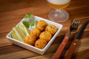 Morina köftesi. Geleneksel brasilian yemeği. Bunuelos de bacalao.